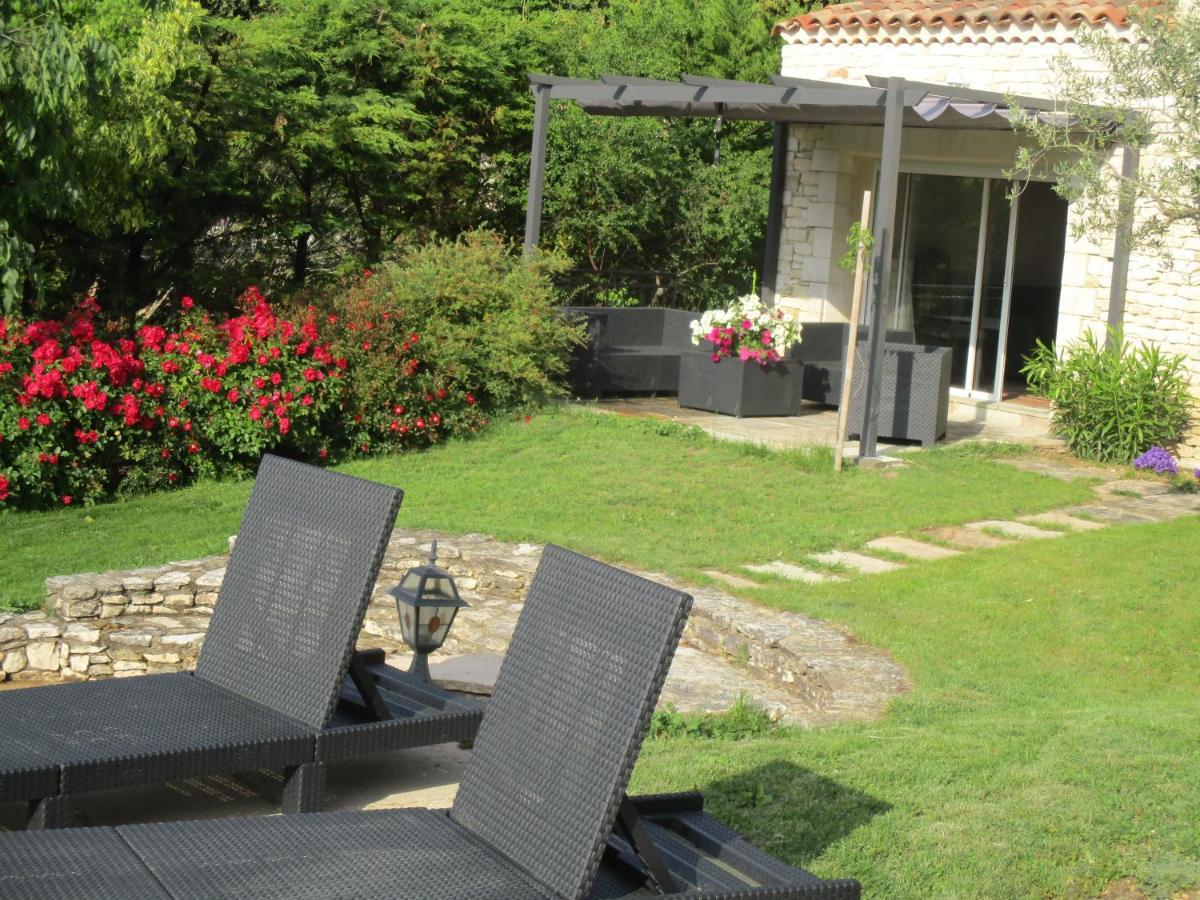 Gite Du Jardin Des Espuys Venasque Esterno foto